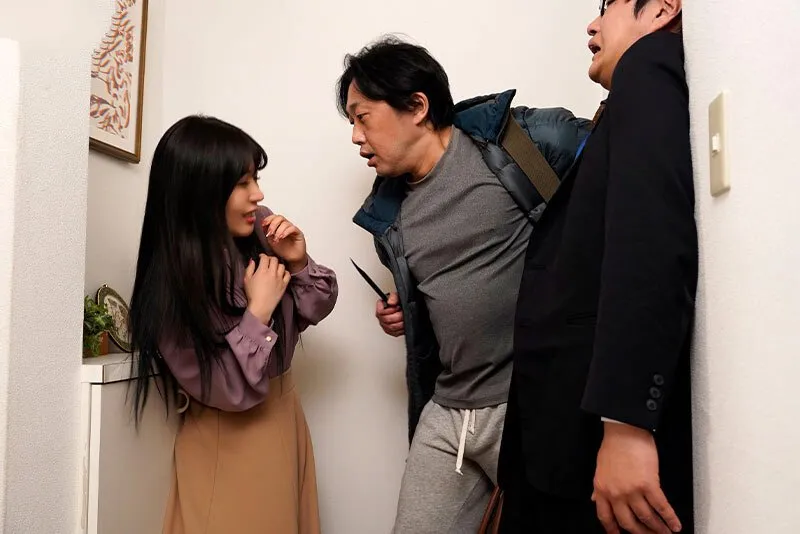 Cô gái buồn bã gặp lại kẻ cưỡng dục mình 10 năm trước