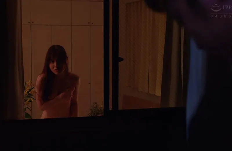 Em hotgirl cạnh nhà chồng yêu ông chồng hàng xóm thường xuyên thay đồ ở ngay cửa sổ