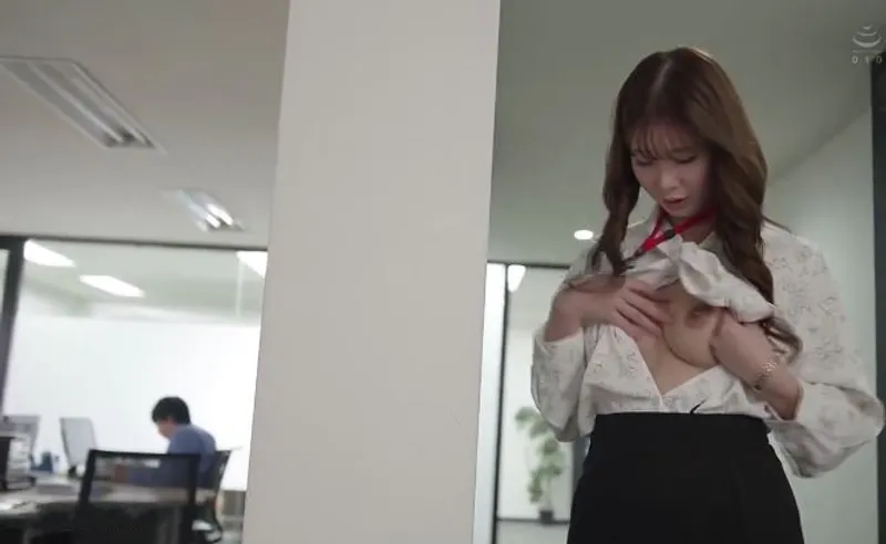 Bí ẩn của cô nhân viên giao diện nghiêm nghị song thực chất là "nữ hoàng dâm đãng"